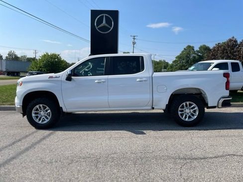 Used 2024 Chevrolet Silverado 1500 LT w/ Z71 Off-Road Package AWD/4WD image 2