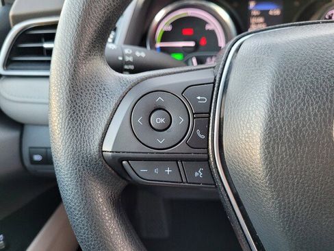 Certified 2020 Toyota Camry LE image 29