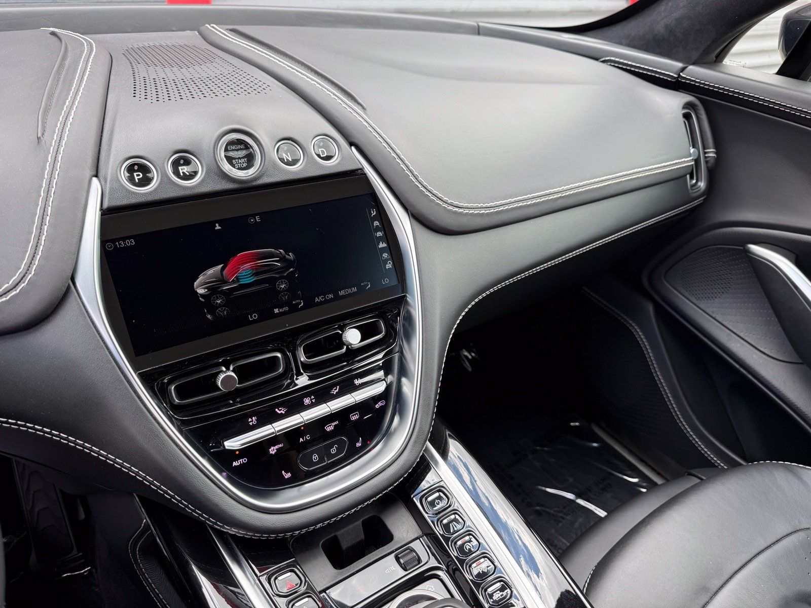 Used 2021 Aston Martin DBX AWD/4WD image 33