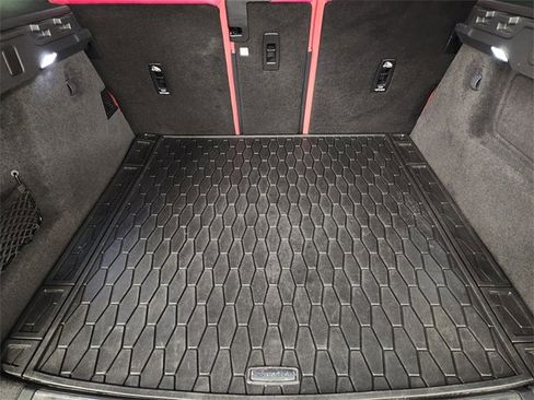 Used 2022 Jaguar F-PACE SVR image 34