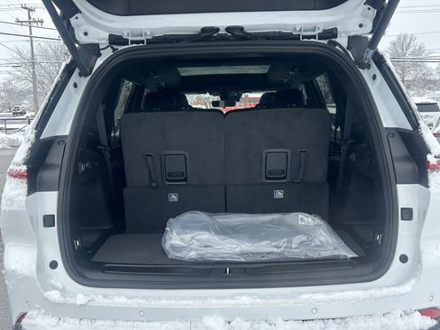 New 2025 Jeep Grand Cherokee L Limited w/ Black Appearance Package image 8