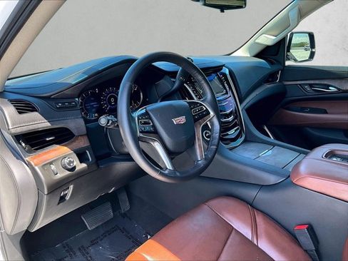 Used 2019 Cadillac Escalade Premium Luxury RWD image 14