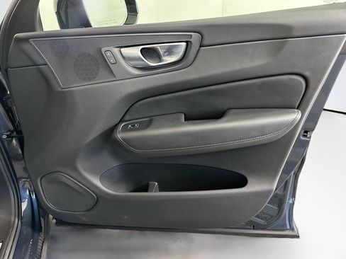 Used 2025 Volvo XC60 B5 Core image 34