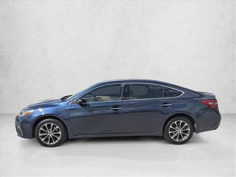 Used 2017 Toyota Avalon XLE image 8