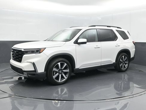 Used 2025 Honda Pilot Elite image 1