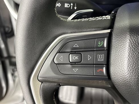 Used 2025 Jeep Grand Cherokee L Laredo RWD image 18