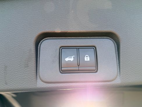 Used 2025 Nissan Rogue Platinum image 31