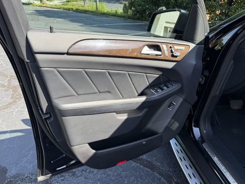 Used 2015 Mercedes-Benz GL 450 4MATIC image 16
