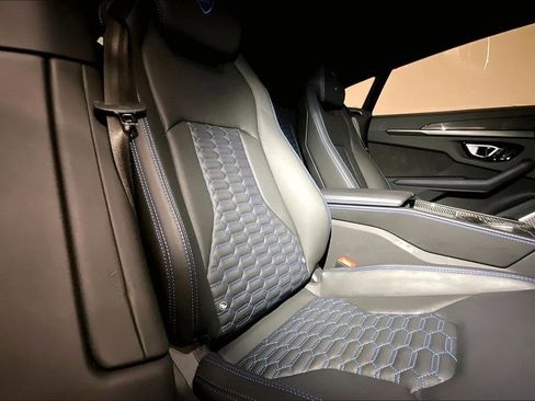 Used 2022 Lamborghini Urus AWD/4WD image 29