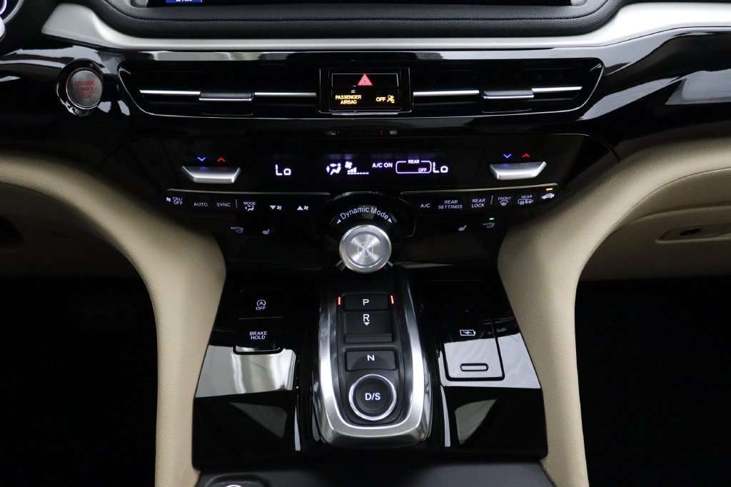 Certified 2025 Acura MDX SH-AWD image 25
