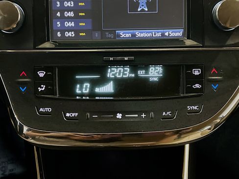Used 2018 Toyota Avalon XLE w/ Carpet Mat Package FWD image 11