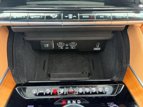 Used 2023 Jeep Grand Wagoneer Series III AWD/4WD image 24