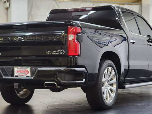Used 2019 Chevrolet Silverado 1500 High Country w/ Technology Package AWD/4WD image 3