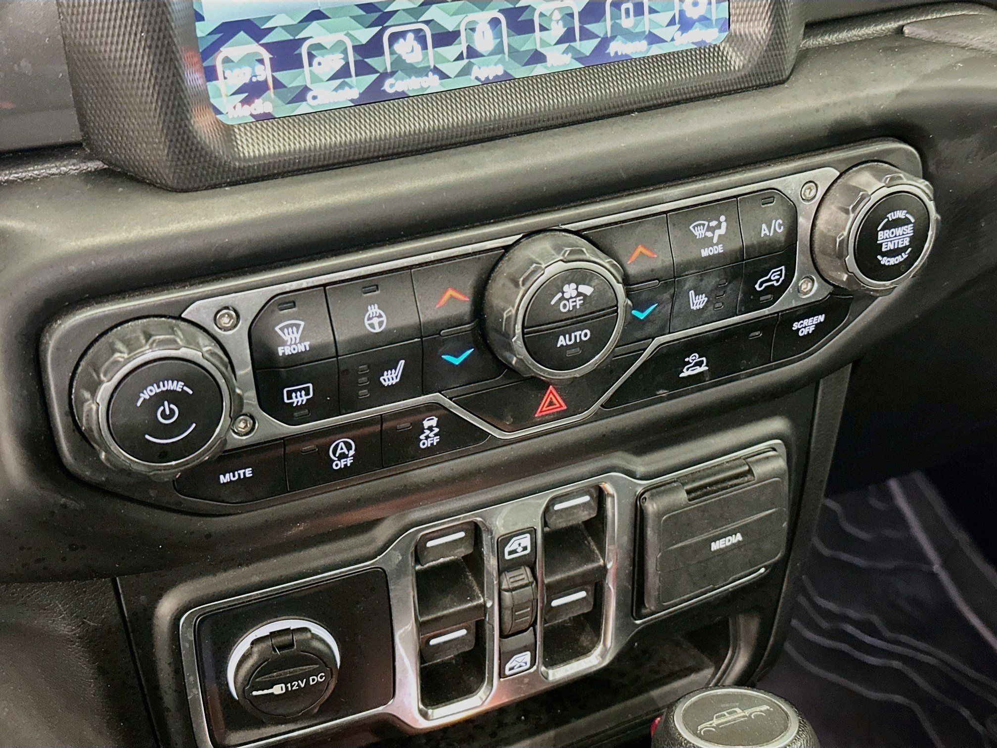 Used 2022 Jeep Gladiator Overland w/ Cold Weather Group AWD/4WD image 24