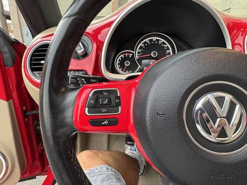 Used 2015 Volkswagen Beetle 1.8T FWD image 24
