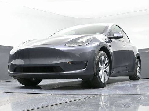 Used 2022 Tesla Model Y Long Range image 55