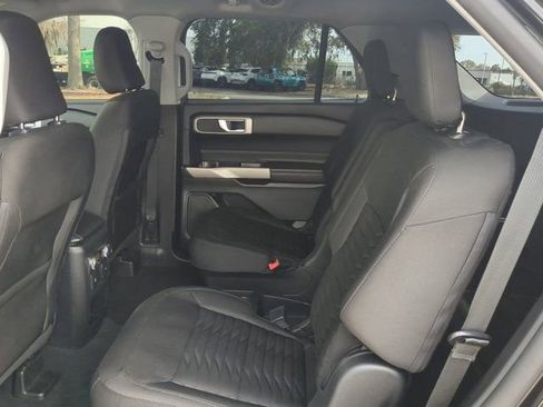 Used 2021 Ford Explorer XLT image 14