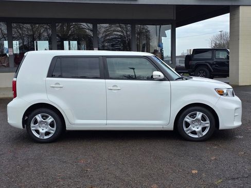 Used 2015 Scion xB image 8