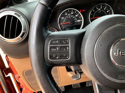 Used 2014 Jeep Wrangler Unlimited Sahara w/ Connectivity Group AWD/4WD image 17
