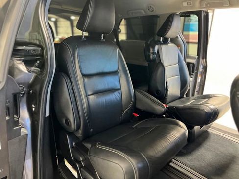 Used 2019 Toyota Sienna SE Premium image 30