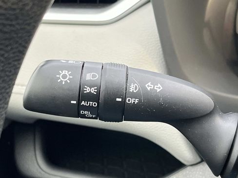 Used 2019 Toyota RAV4 XLE w/ Phone Cable & Charge Package image 38