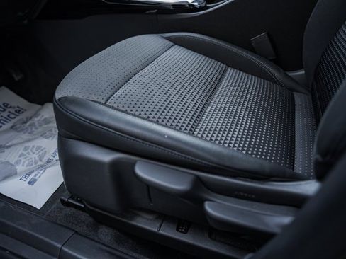 Used 2025 Chevrolet Trax LT w/ LT Convenience Package image 30