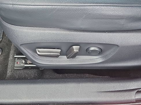 Used 2019 Toyota Camry SE FWD image 14