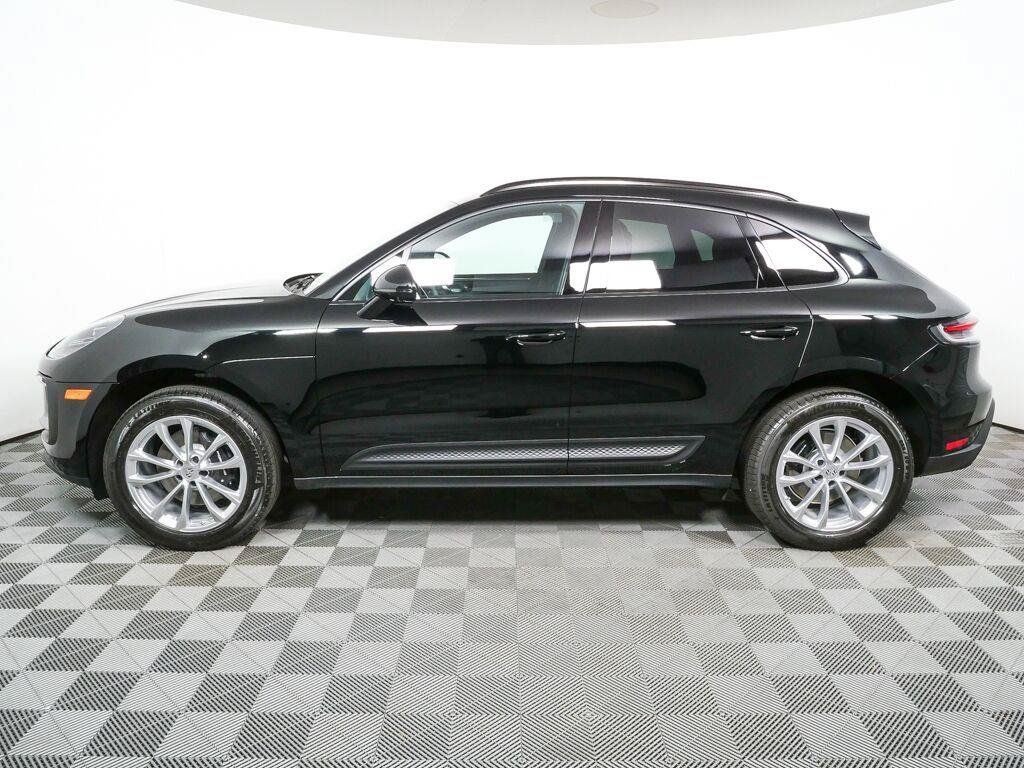 Certified 2026 Porsche Macan AWD/4WD image 2