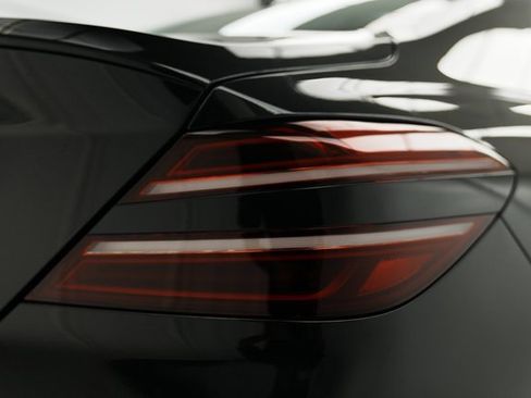 Used 2025 Genesis G70 2.5T image 19