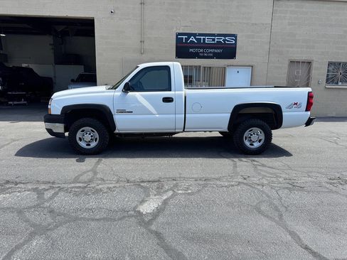 Used 2007 Chevrolet Silverado 2500 W/T w/ Heavy-Duty Power Package AWD/4WD image 6