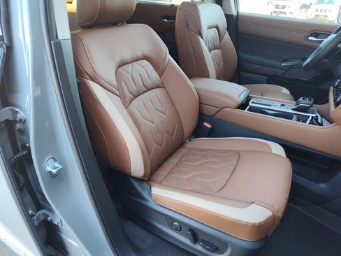 New 2026 Nissan Pathfinder Platinum image 13