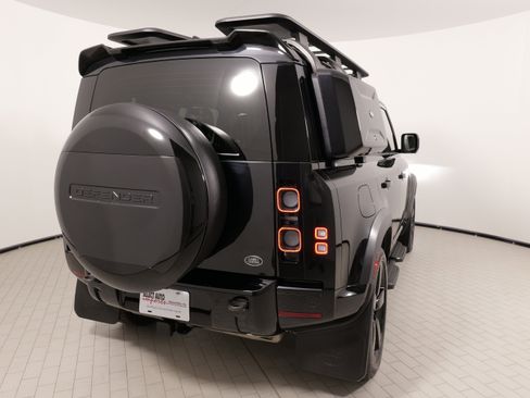 Used 2023 Land Rover Defender 110 X AWD/4WD image 17