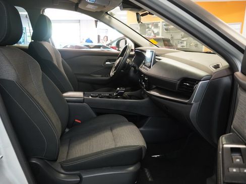 Used 2022 Nissan Rogue SV AWD/4WD image 34