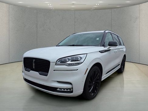 Used 2024 Lincoln Aviator Reserve w/ Equipment Group 201A AWD/4WD image 11