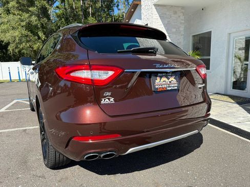 Used 2019 Maserati Levante GranLusso AWD/4WD image 4
