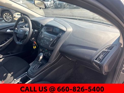 Used 2018 Ford Focus SE FWD image 6