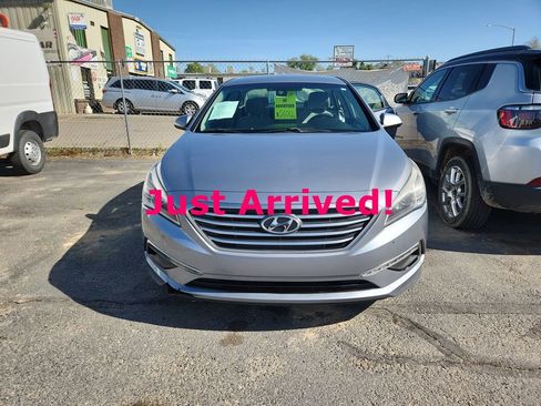 Used 2015 Hyundai Sonata SE FWD image 2