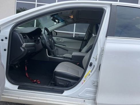 Used 2015 Toyota Camry SE w/ Moonroof Package image 6