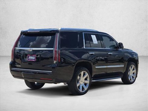 Used 2018 Cadillac Escalade Luxury RWD image 5