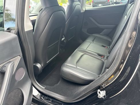 Used 2023 Tesla Model Y Long Range AWD/4WD image 17