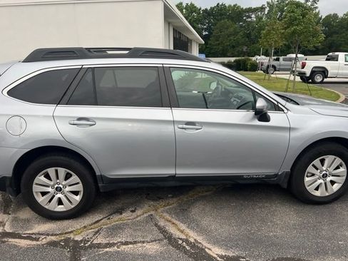 Used 2018 Subaru Outback 2.5i Premium AWD/4WD image 3