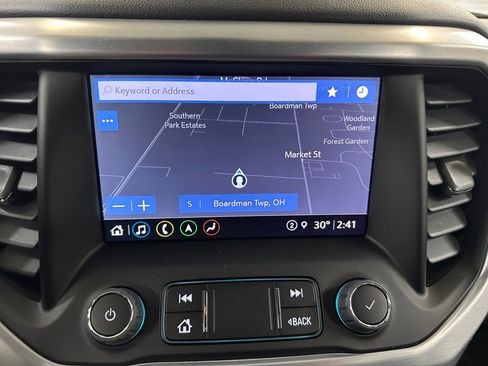 Certified 2023 GMC Acadia SLT w/ Preferred Package image 12