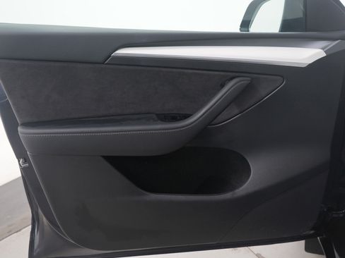 Used 2025 Tesla Model Y Long Range image 19