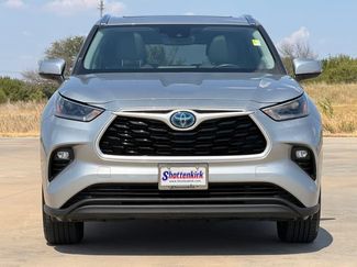 Used 2021 Toyota Highlander XLE FWD video 2
