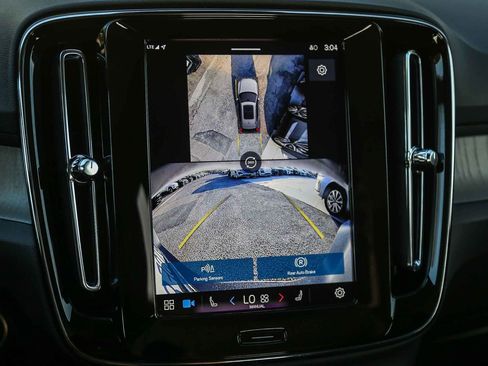 Certified 2025 Volvo XC40 B5 Ultra image 26