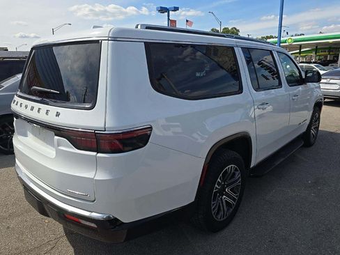 Used 2023 Jeep Wagoneer L Series II AWD/4WD image 5