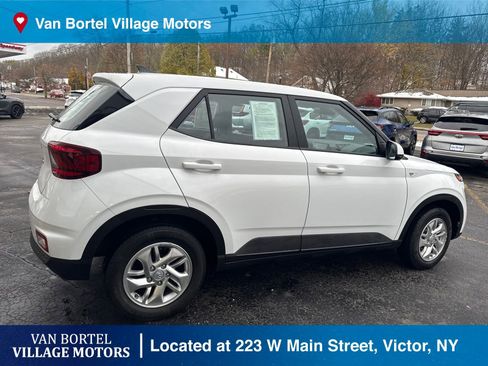 Used 2021 Hyundai Venue SE image 6