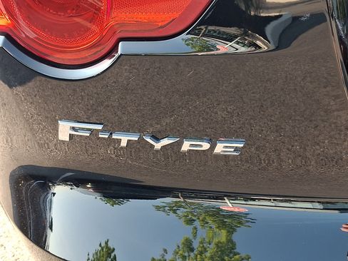 Used 2015 Jaguar F-TYPE Convertible RWD image 31