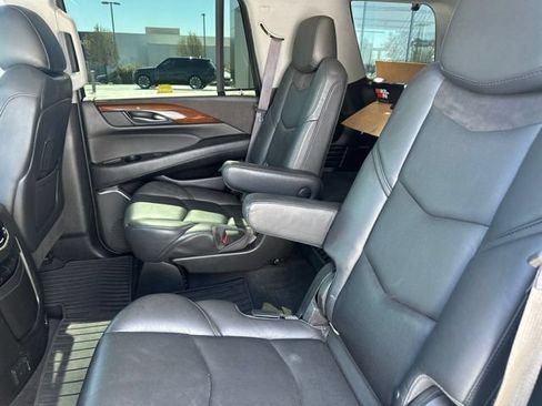 Used 2017 Cadillac Escalade 2WD image 9