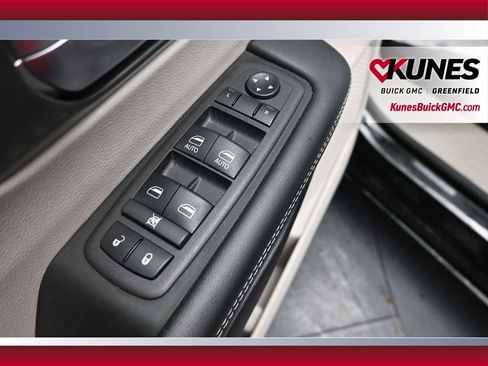 Used 2024 Chrysler Pacifica Limited FWD image 29